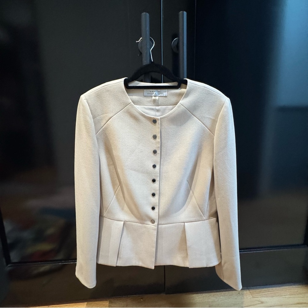 Elegant Beige Buttoned Blazer